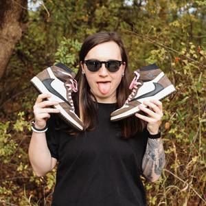 Meet your Posher, Avery